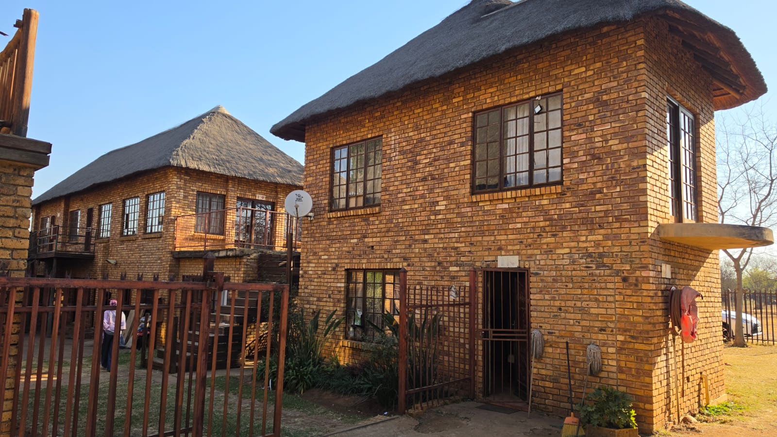 Double-storey thatched brick accommodation blocks at Kuhle Lodge